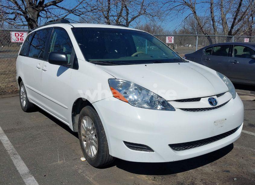 2007 Toyota Sienna LE (VIN 5TDBK23C67S006588) main photo