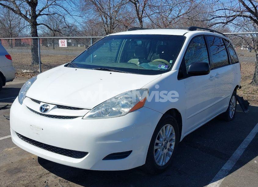 Photo 2 of 2007 Toyota Sienna LE (VIN 5TDBK23C67S006588)
