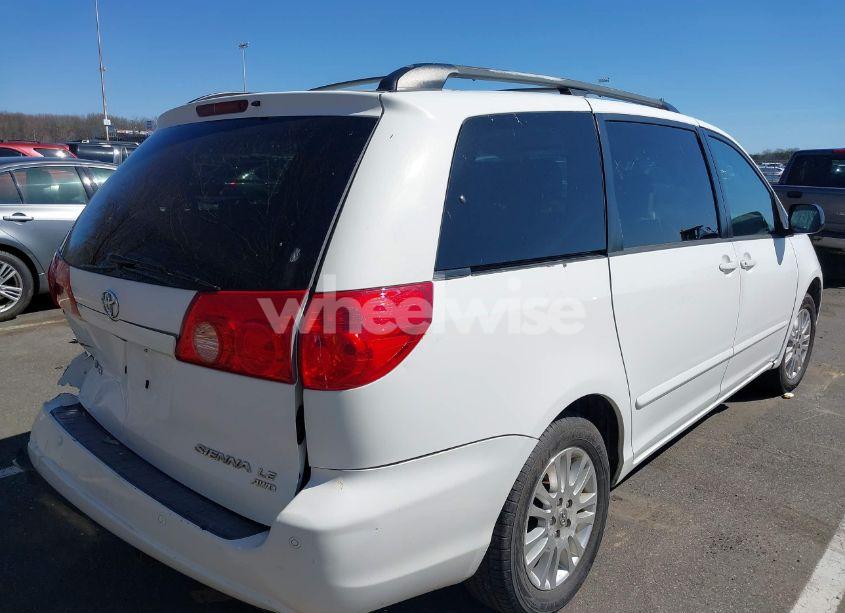 Photo 4 of 2007 Toyota Sienna LE (VIN 5TDBK23C67S006588)