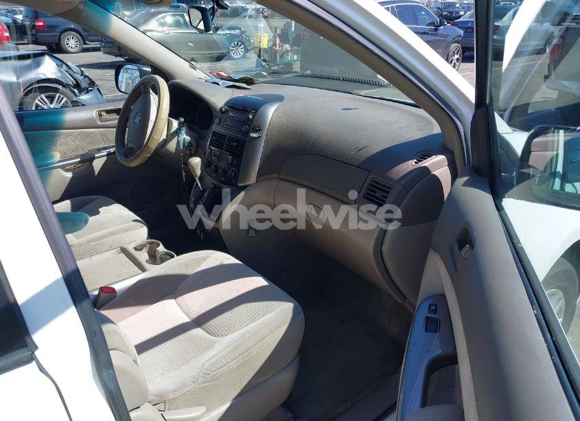 Photo 5 of 2007 Toyota Sienna LE (VIN 5TDBK23C67S006588)