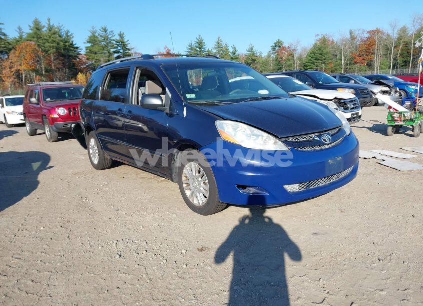 2007 Toyota Sienna LE (VIN 5TDBK23C77S007314) main photo