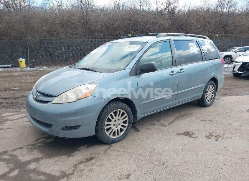 Photo 2 of 2008 Toyota Sienna LE (VIN 5TDBK23C98S015397)