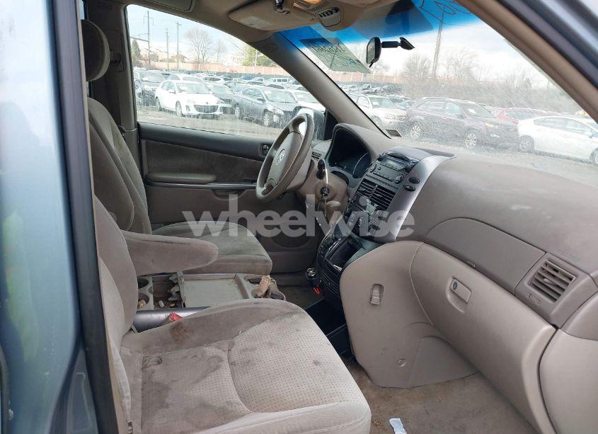Photo 5 of 2008 Toyota Sienna LE (VIN 5TDBK23C98S015397)