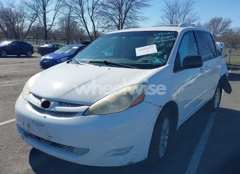 Photo 2 of 2007 Toyota Sienna LE (VIN 5TDBK23CX7S002687)