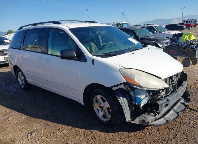 2008 Toyota Sienna LE (VIN 5TDBK23CX8S016994) main photo