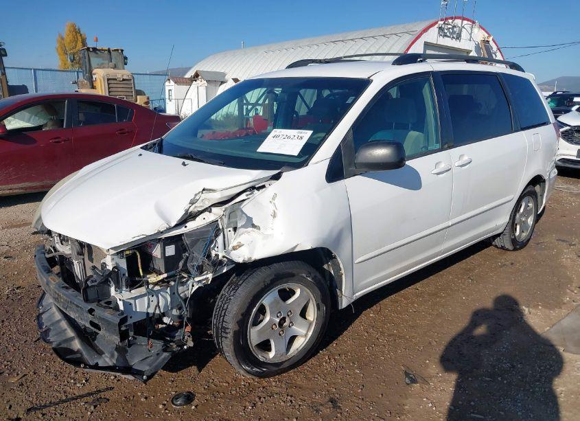 Photo 2 of 2008 Toyota Sienna LE (VIN 5TDBK23CX8S016994)