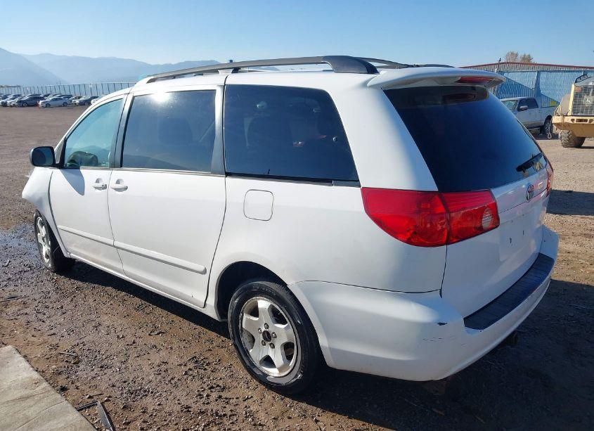 Photo 3 of 2008 Toyota Sienna LE (VIN 5TDBK23CX8S016994)