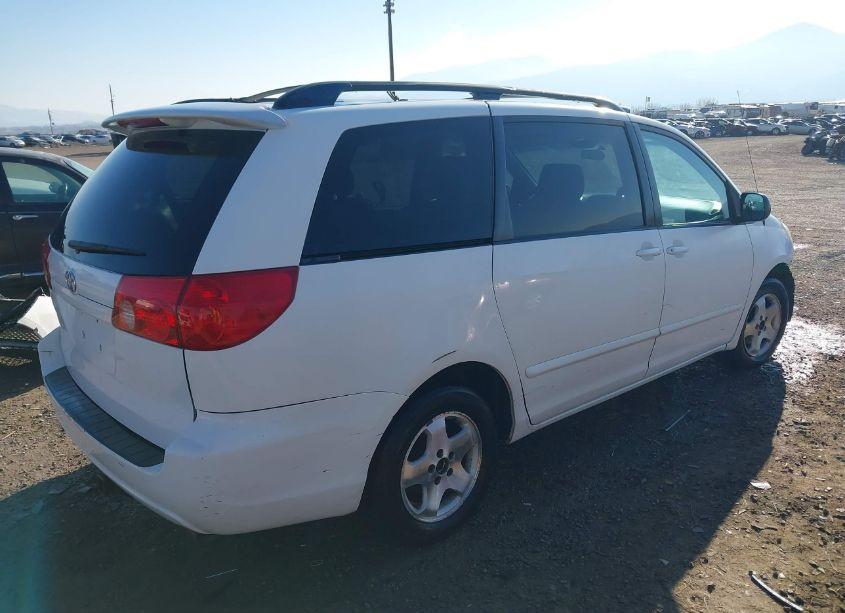 Photo 4 of 2008 Toyota Sienna LE (VIN 5TDBK23CX8S016994)