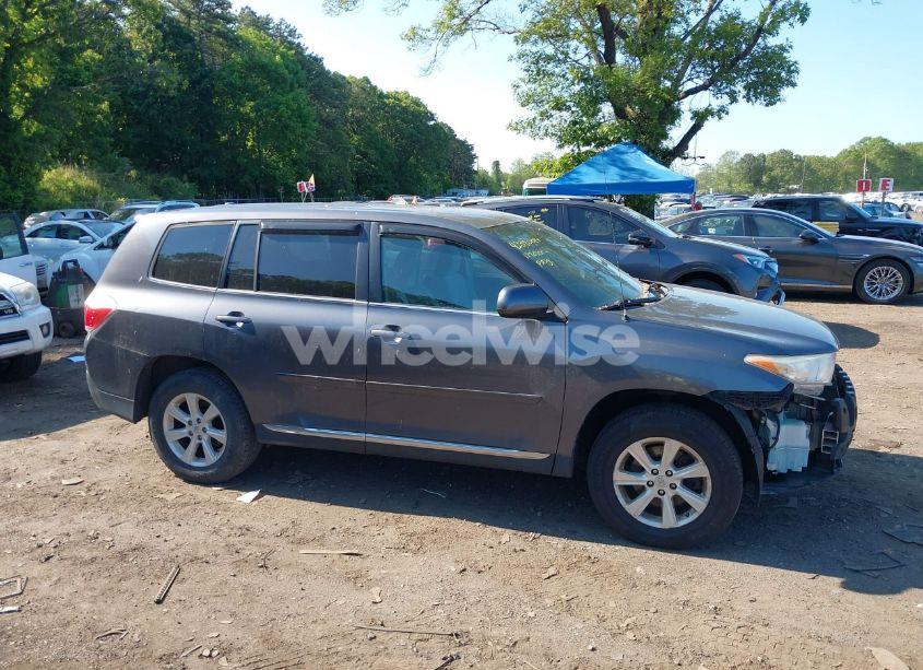 Photo 13 of 2011 Toyota Highlander BASE V6 (VIN 5TDBK3EH0BS057382)