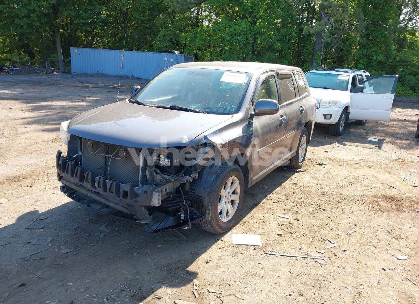 Photo 2 of 2011 Toyota Highlander BASE V6 (VIN 5TDBK3EH0BS057382)