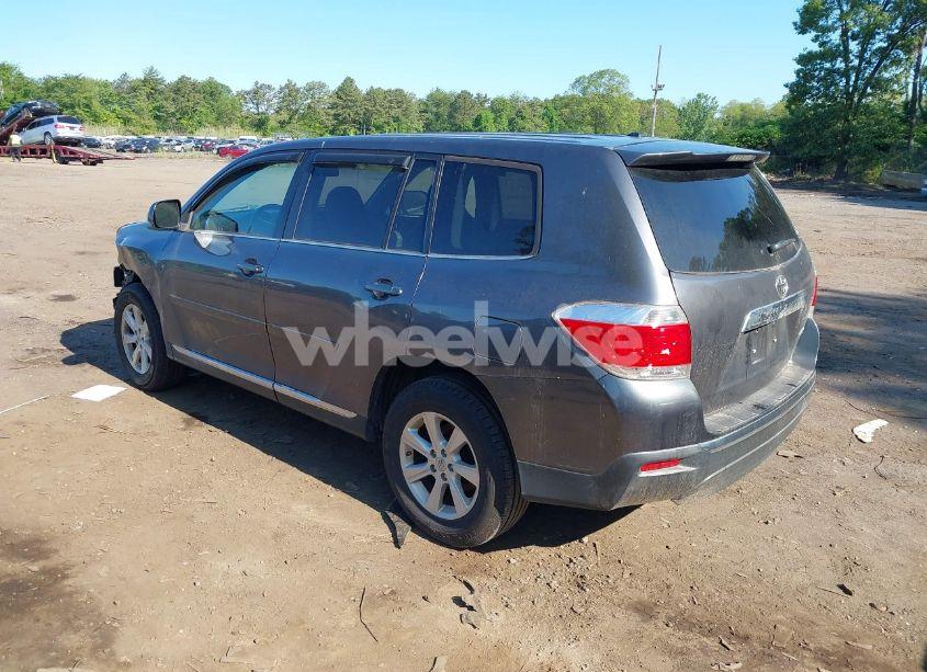Photo 3 of 2011 Toyota Highlander BASE V6 (VIN 5TDBK3EH0BS057382)