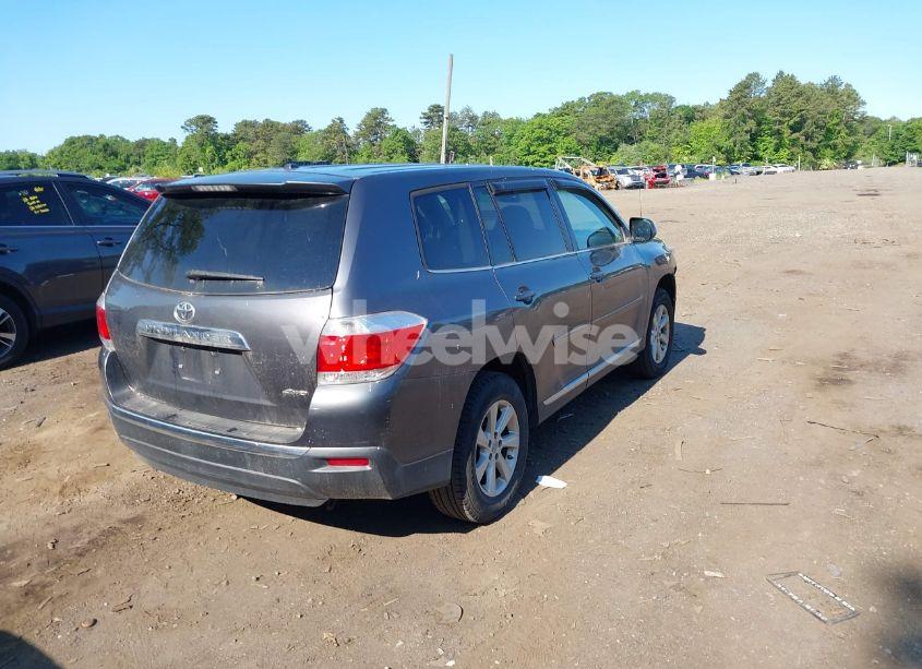Photo 4 of 2011 Toyota Highlander BASE V6 (VIN 5TDBK3EH0BS057382)