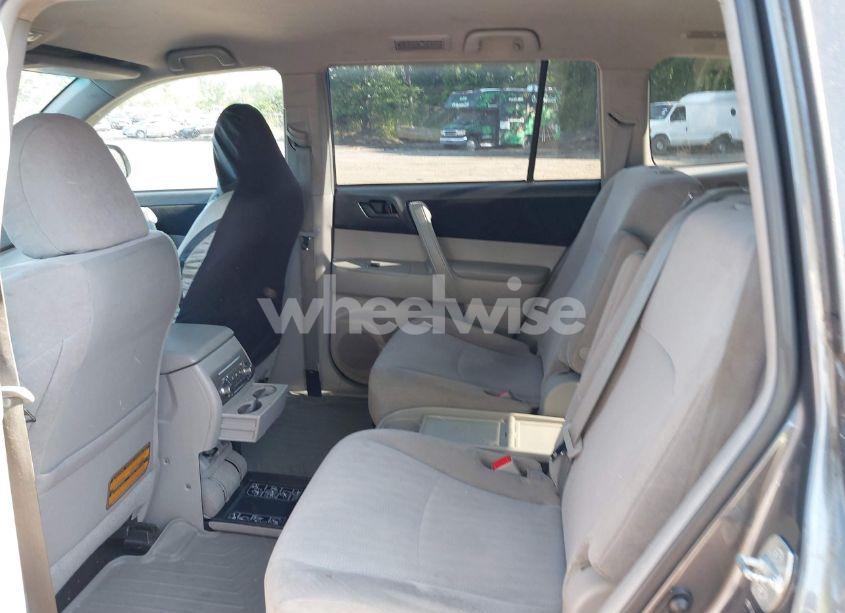 Photo 8 of 2011 Toyota Highlander BASE V6 (VIN 5TDBK3EH0BS057382)