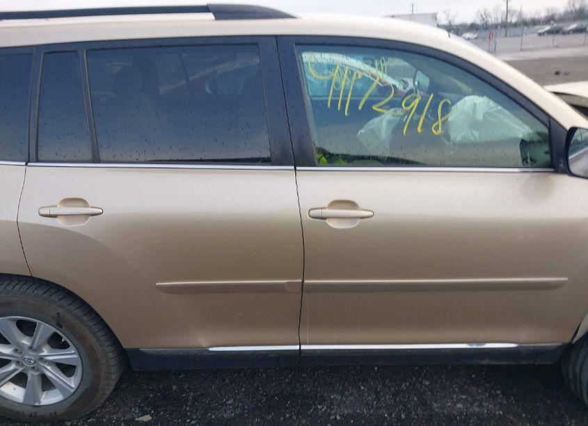 Photo 13 of 2011 Toyota Highlander SE (VIN 5TDBK3EH0BS057950)