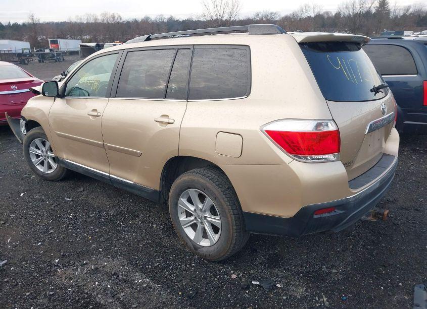 Photo 3 of 2011 Toyota Highlander SE (VIN 5TDBK3EH0BS057950)