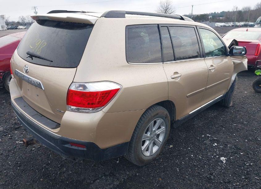 Photo 4 of 2011 Toyota Highlander SE (VIN 5TDBK3EH0BS057950)