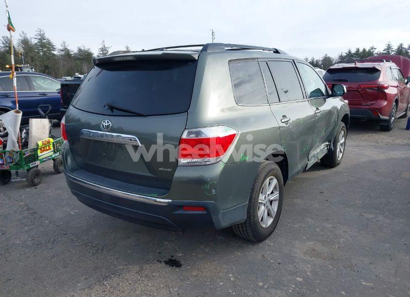 Photo 4 of 2011 Toyota Highlander SE V6 (VIN 5TDBK3EH0BS065899)