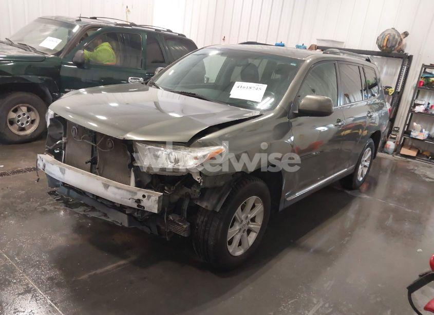 Photo 2 of 2011 Toyota Highlander SE V6 (VIN 5TDBK3EH0BS073467)