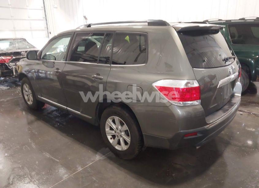 Photo 3 of 2011 Toyota Highlander SE V6 (VIN 5TDBK3EH0BS073467)