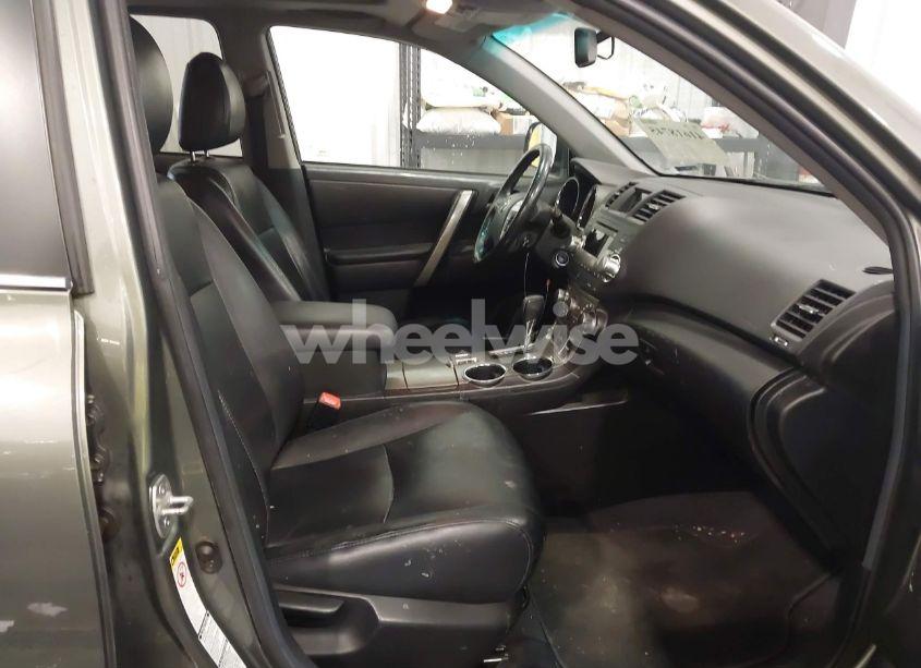 Photo 5 of 2011 Toyota Highlander SE V6 (VIN 5TDBK3EH0BS073467)