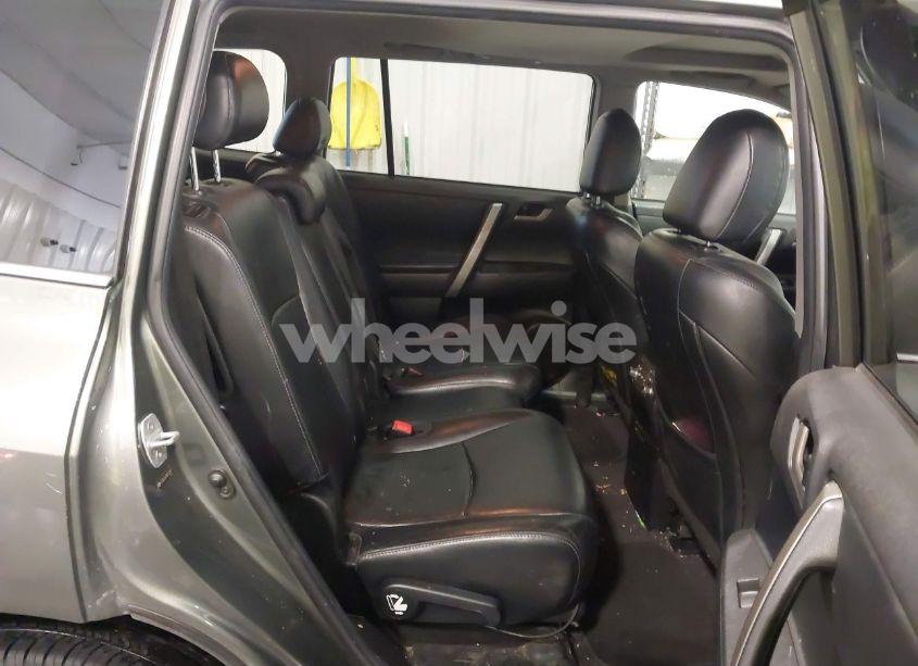 Photo 8 of 2011 Toyota Highlander SE V6 (VIN 5TDBK3EH0BS073467)