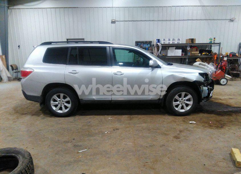 Photo 13 of 2012 Toyota Highlander SE V6 (VIN 5TDBK3EH0CS096152)