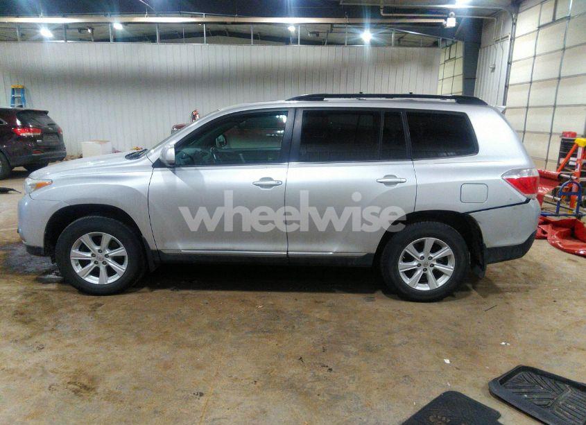 Photo 14 of 2012 Toyota Highlander SE V6 (VIN 5TDBK3EH0CS096152)