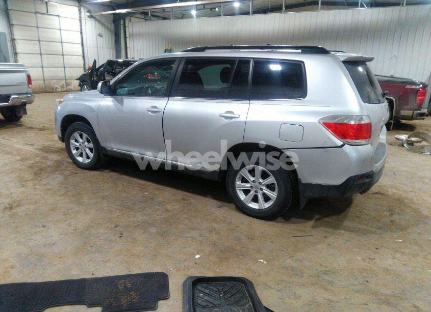 Photo 3 of 2012 Toyota Highlander SE V6 (VIN 5TDBK3EH0CS096152)