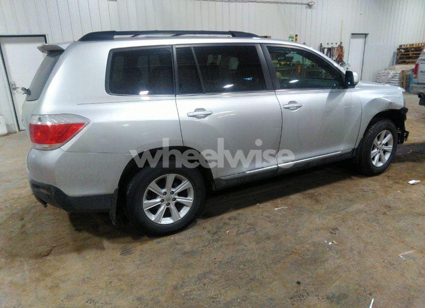 Photo 4 of 2012 Toyota Highlander SE V6 (VIN 5TDBK3EH0CS096152)