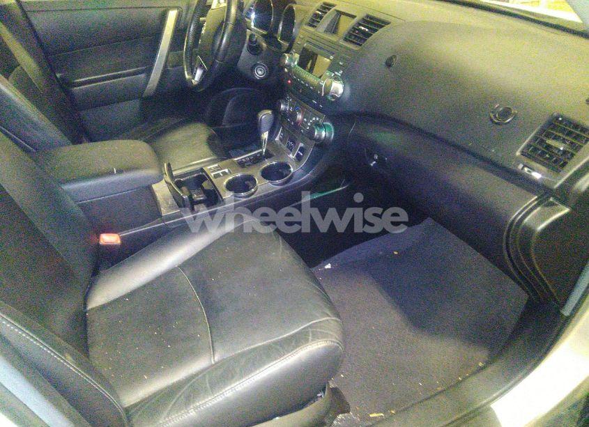 Photo 5 of 2012 Toyota Highlander SE V6 (VIN 5TDBK3EH0CS096152)