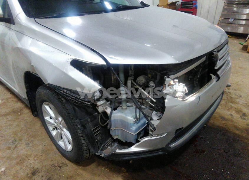 Photo 6 of 2012 Toyota Highlander SE V6 (VIN 5TDBK3EH0CS096152)