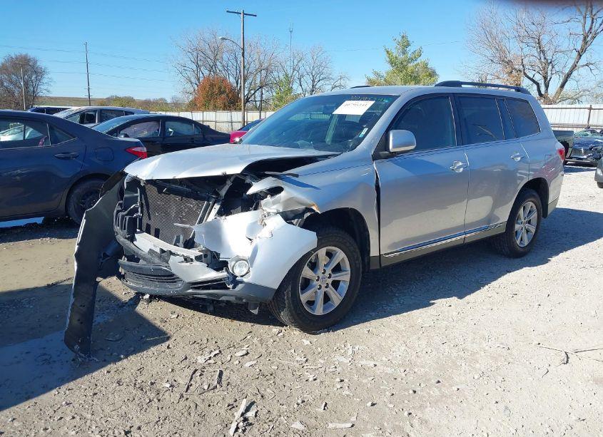 Photo 2 of 2012 Toyota Highlander SE (VIN 5TDBK3EH0CS108476)