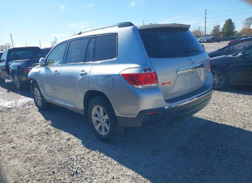 Photo 3 of 2012 Toyota Highlander SE (VIN 5TDBK3EH0CS108476)