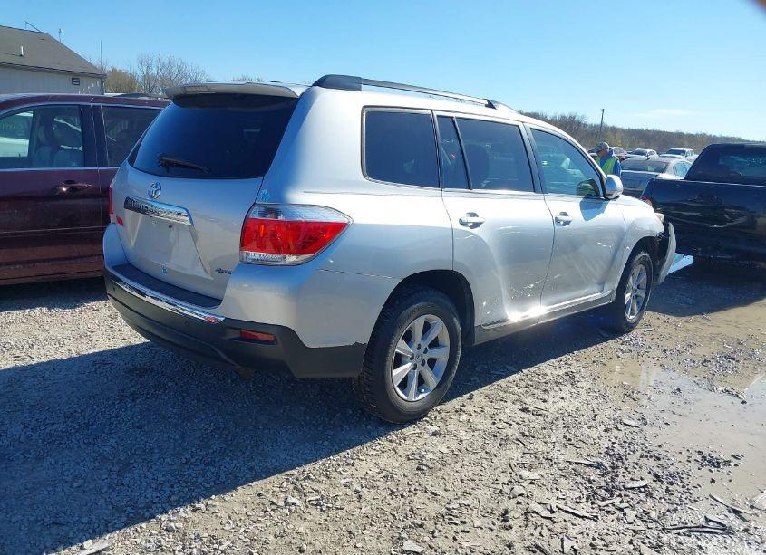 Photo 4 of 2012 Toyota Highlander SE (VIN 5TDBK3EH0CS108476)