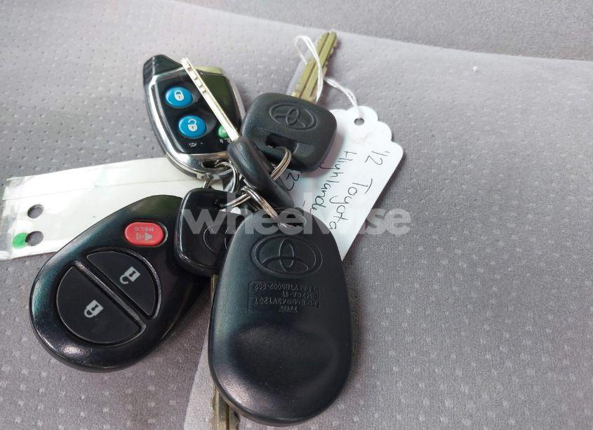 Photo 11 of 2012 Toyota Highlander BASE V6/SE V6 (VIN 5TDBK3EH0CS122703)