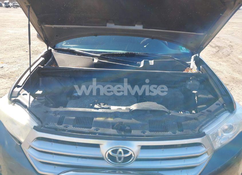 Photo 10 of 2012 Toyota Highlander SE V6 (VIN 5TDBK3EH0CS161940)