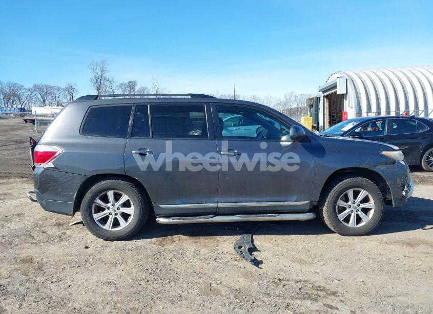 Photo 13 of 2012 Toyota Highlander SE V6 (VIN 5TDBK3EH0CS161940)