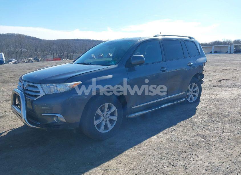 Photo 2 of 2012 Toyota Highlander SE V6 (VIN 5TDBK3EH0CS161940)