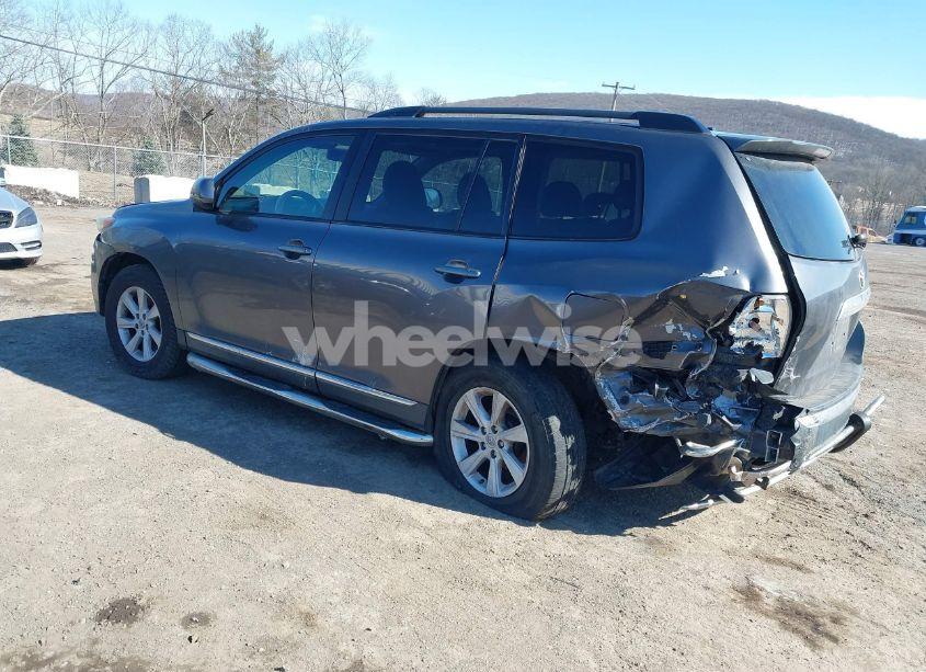 Photo 3 of 2012 Toyota Highlander SE V6 (VIN 5TDBK3EH0CS161940)
