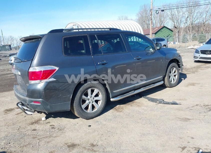 Photo 4 of 2012 Toyota Highlander SE V6 (VIN 5TDBK3EH0CS161940)
