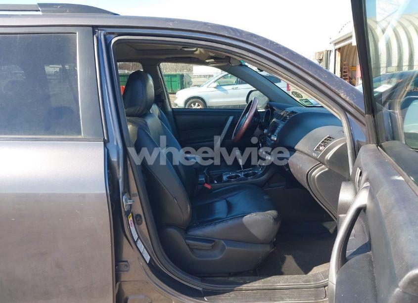 Photo 5 of 2012 Toyota Highlander SE V6 (VIN 5TDBK3EH0CS161940)