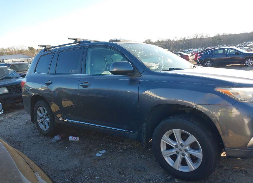 Photo 14 of 2013 Toyota Highlander SE V6 (VIN 5TDBK3EH0DS200429)