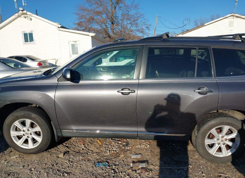 Photo 15 of 2013 Toyota Highlander SE V6 (VIN 5TDBK3EH0DS200429)