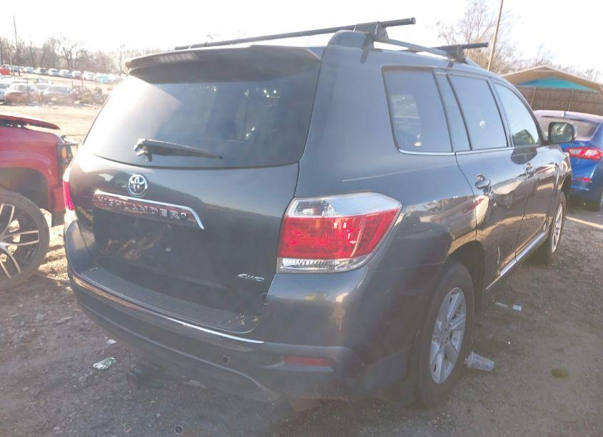 Photo 4 of 2013 Toyota Highlander SE V6 (VIN 5TDBK3EH0DS200429)