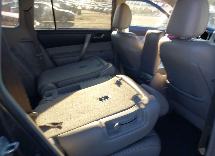 Photo 8 of 2013 Toyota Highlander SE V6 (VIN 5TDBK3EH0DS200429)