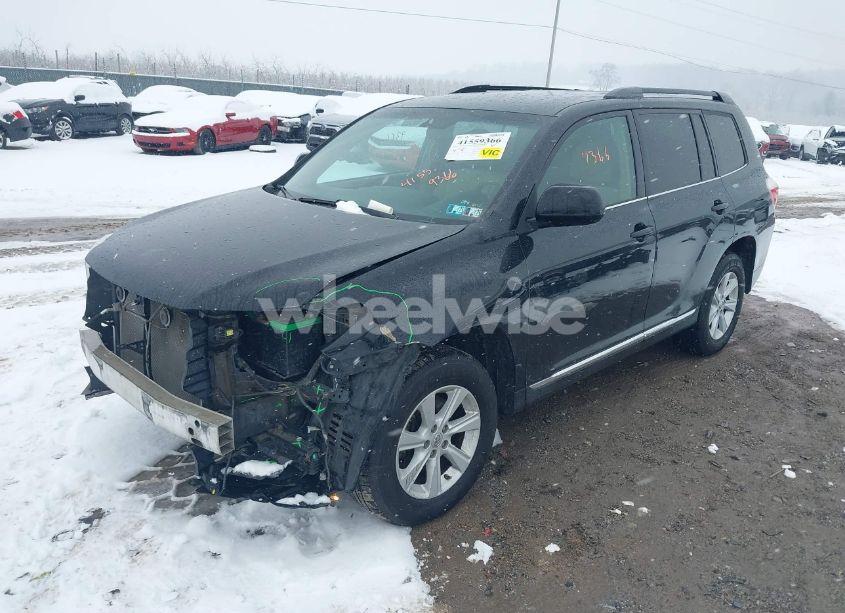 Photo 2 of 2013 Toyota Highlander BASE PLUS V6 (VIN 5TDBK3EH0DS227422)