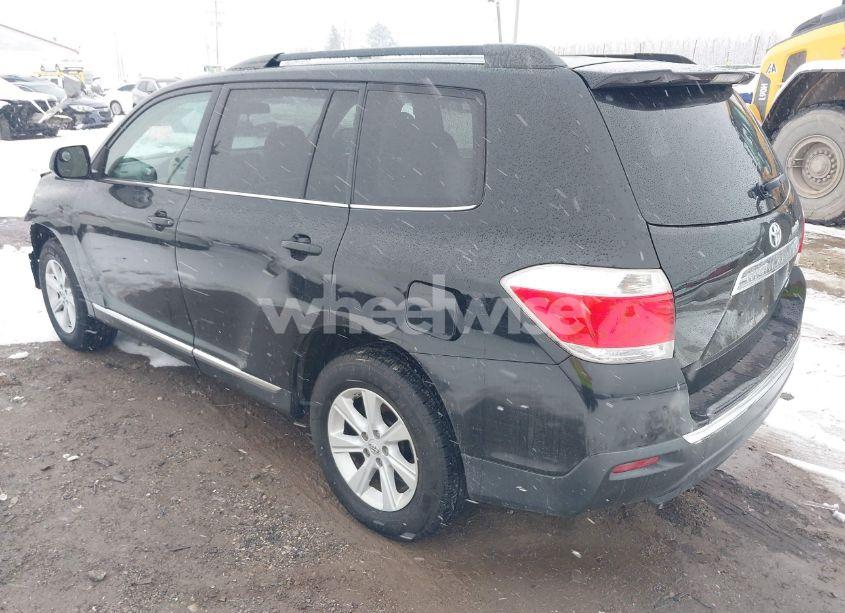 Photo 3 of 2013 Toyota Highlander BASE PLUS V6 (VIN 5TDBK3EH0DS227422)