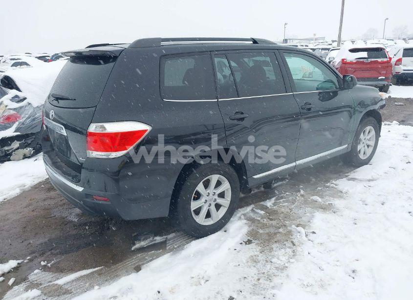 Photo 4 of 2013 Toyota Highlander BASE PLUS V6 (VIN 5TDBK3EH0DS227422)