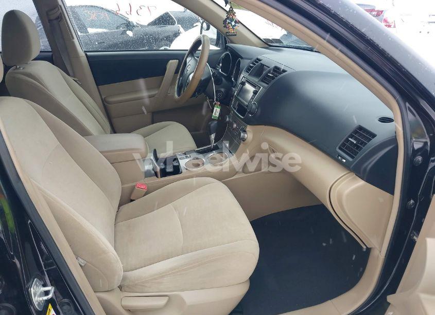 Photo 5 of 2013 Toyota Highlander BASE PLUS V6 (VIN 5TDBK3EH0DS227422)