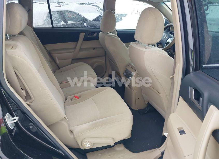 Photo 8 of 2013 Toyota Highlander BASE PLUS V6 (VIN 5TDBK3EH0DS227422)